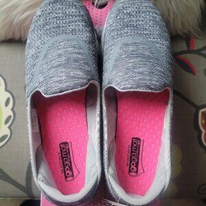 NWT Skechers Performance Women's Go Walk 3 Slip-On Shoe - Gray - Size 7.5